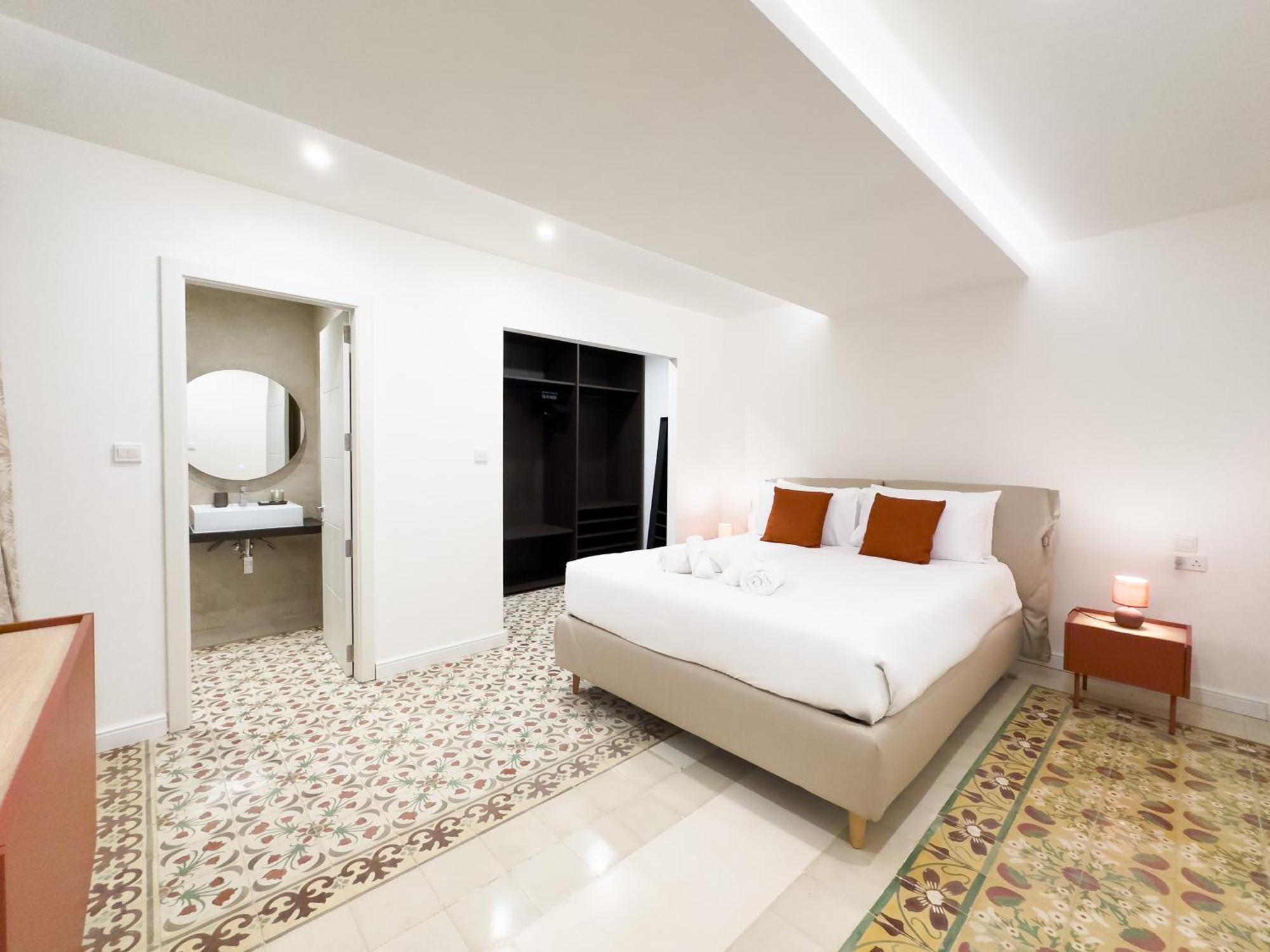Florette Suite Designer Finish With Stunning Lounge Terrace By Arcobnb Il Furjana Bagian luar foto