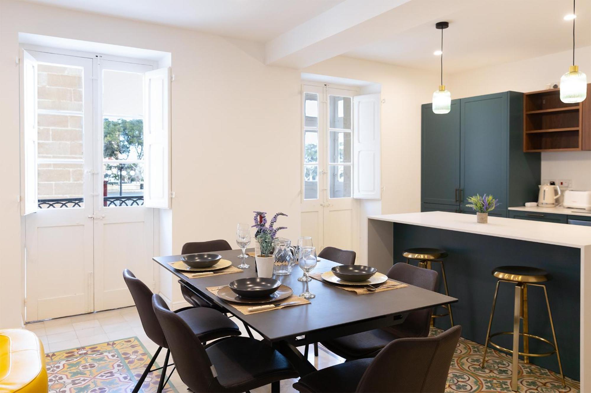 Florette Suite Designer Finish With Stunning Lounge Terrace By Arcobnb Il Furjana Bagian luar foto