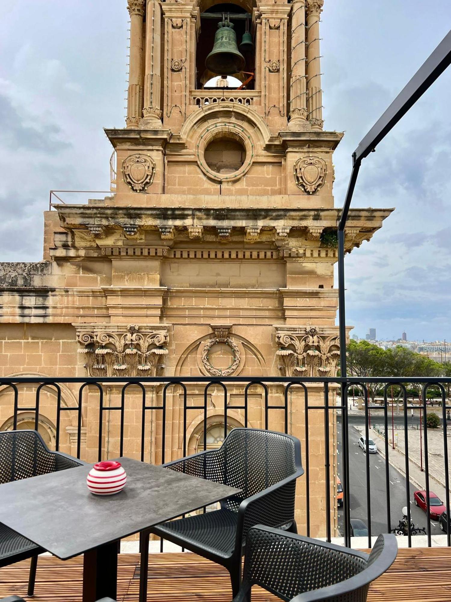 Florette Suite Designer Finish With Stunning Lounge Terrace By Arcobnb Il Furjana Bagian luar foto