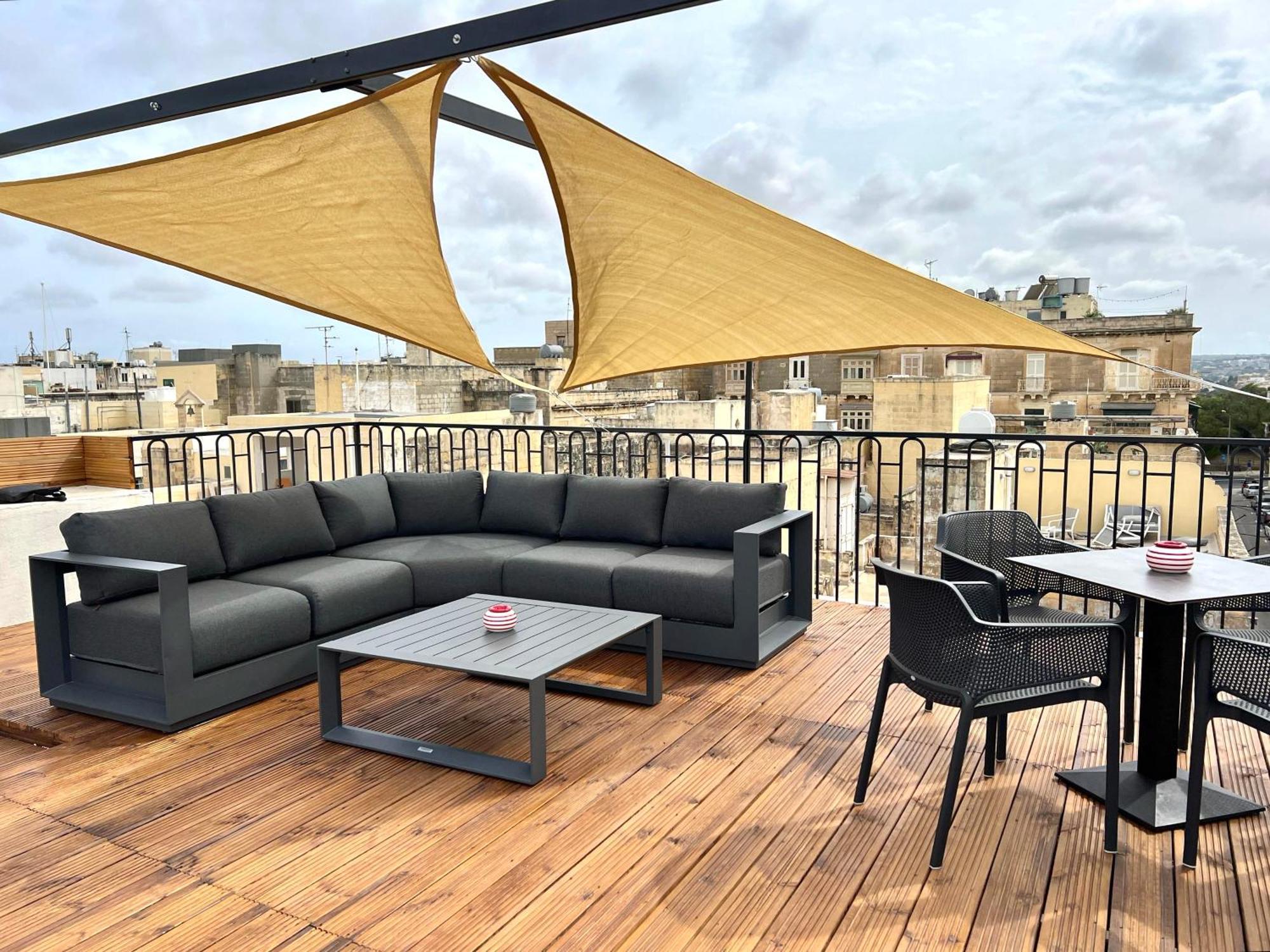 Florette Suite Designer Finish With Stunning Lounge Terrace By Arcobnb Il Furjana Bagian luar foto