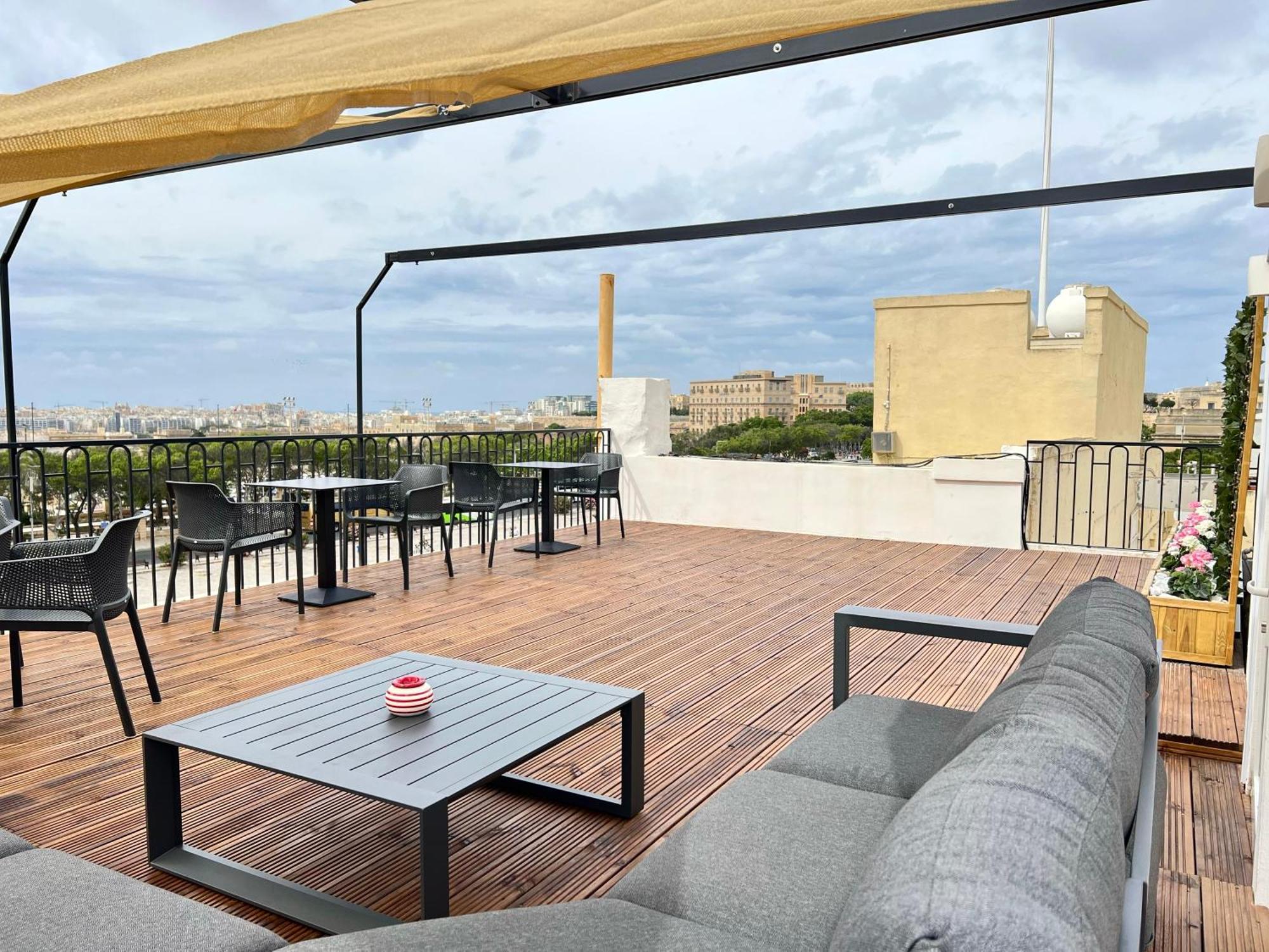 Florette Suite Designer Finish With Stunning Lounge Terrace By Arcobnb Il Furjana Bagian luar foto