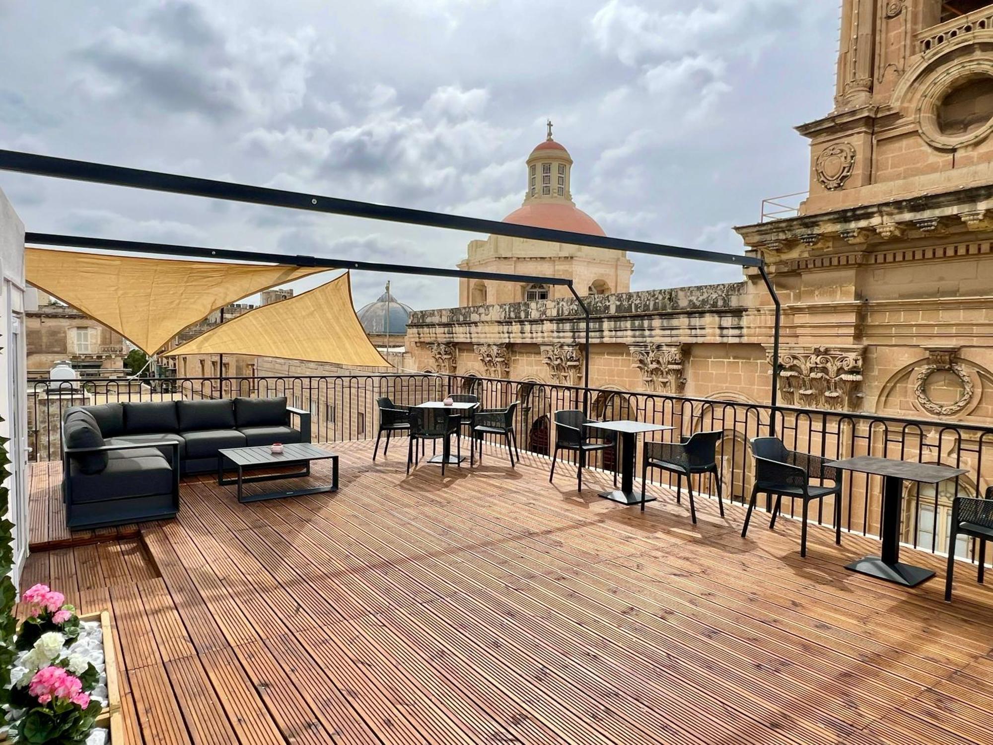 Florette Suite Designer Finish With Stunning Lounge Terrace By Arcobnb Il Furjana Bagian luar foto