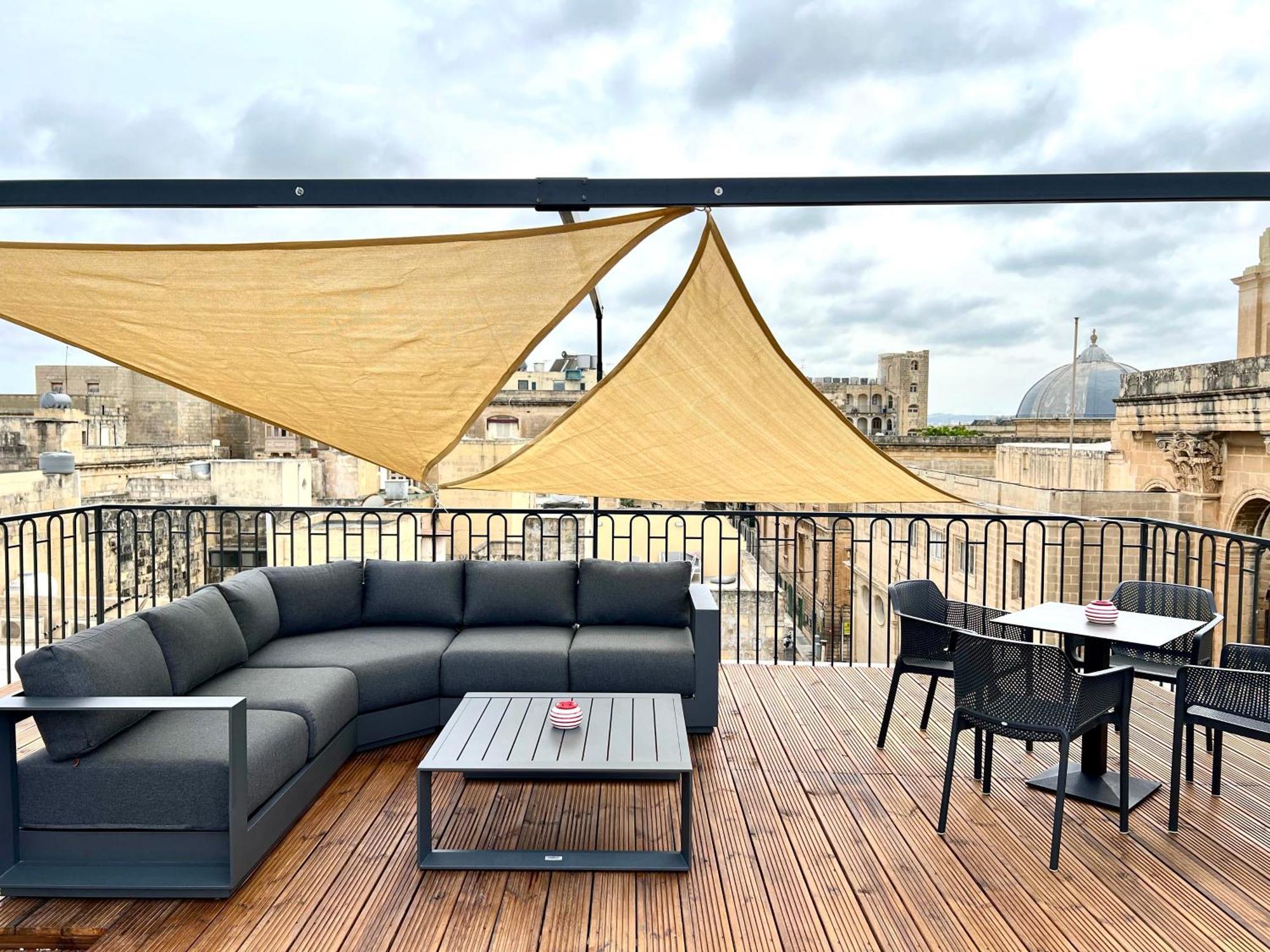 Florette Suite Designer Finish With Stunning Lounge Terrace By Arcobnb Il Furjana Bagian luar foto